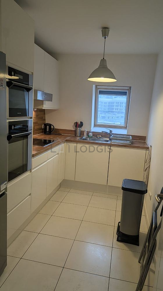 Magnifique cuisine de 7m² avec du carrelage au sol