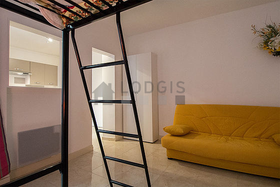 Chambre calme pour 4 personnes équipée de 1 lit(s) mezzanine de 140cm, 1 canapé(s) lit(s) de 140cm