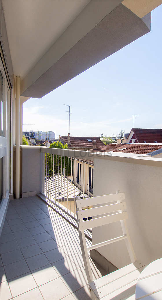 Balcony equipped with dining table, 2 chair(s)