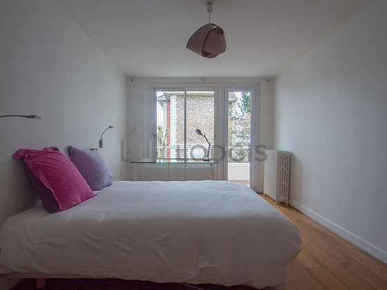 Bedroom with windows and balcony facing the garden