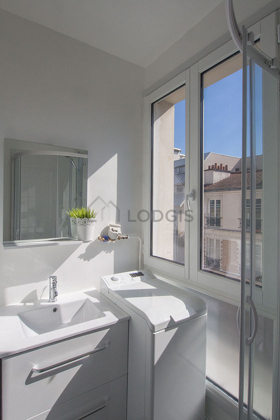 Beautiful and very bright bathroom with double-glazed windows and with tile floor