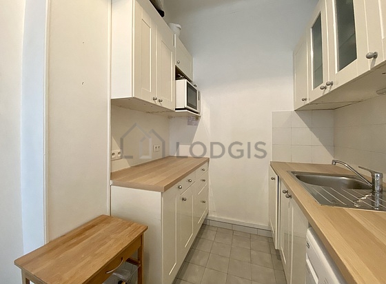 Cuisine dînatoire pour 4 personne(s) équipée de lave linge, réfrigerateur, freezer, hotte