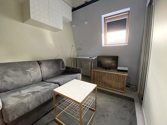 Salon avec du parquet au sol