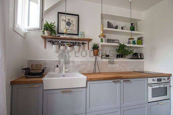 Very bright kitchen with double-glazed windows facing the garden