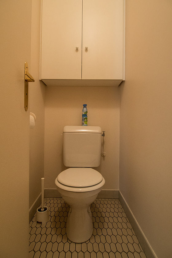 Toilettes indépendantes de la salle d'eau