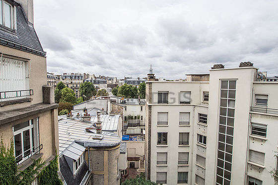 Magnifique séjour très calme et très lumineux d'un appartement à Paris