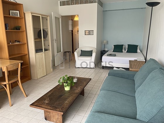 Quiet living room furnished with 1 bed(s) of 140cm, 1 sofabed(s) of 140cm, 2 armchair(s), 2 chair(s)