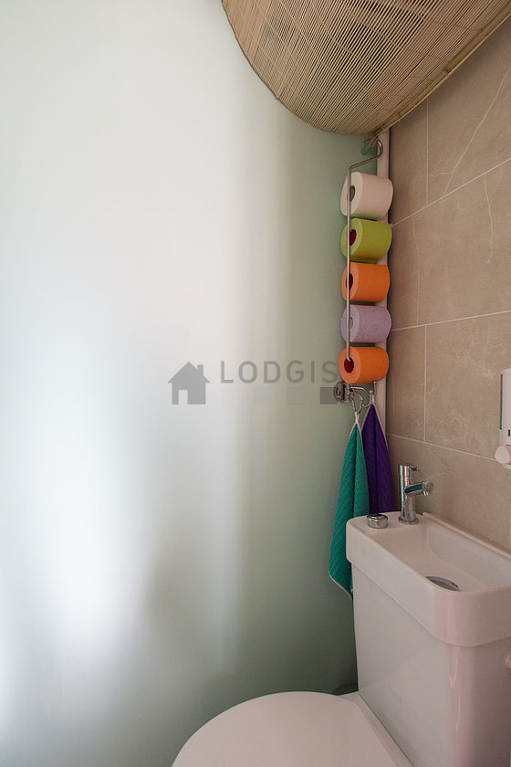 Toilettes indépendantes de la salle d'eau