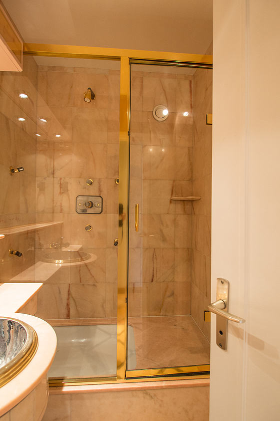 Bathroom equipped with bath towels