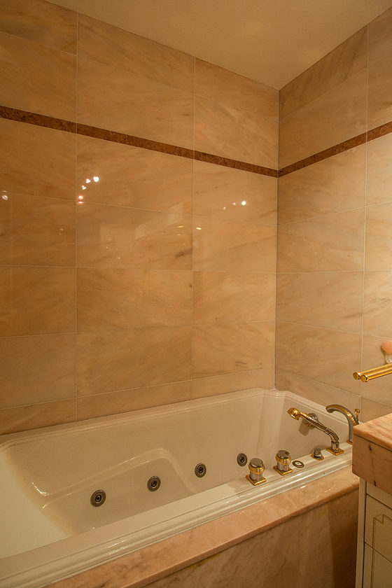 Bathroom equipped with bath towels