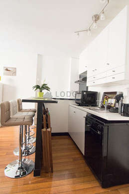 Kitchen where you can have dinner for 3 person(s) equipped with dishwasher, hob, refrigerator, crockery