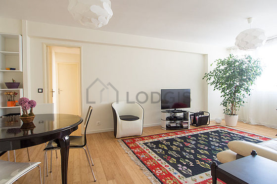 Séjour très calme équipé de télé, lecteur de dvd, 1 fauteuil(s), 1 chaise(s)