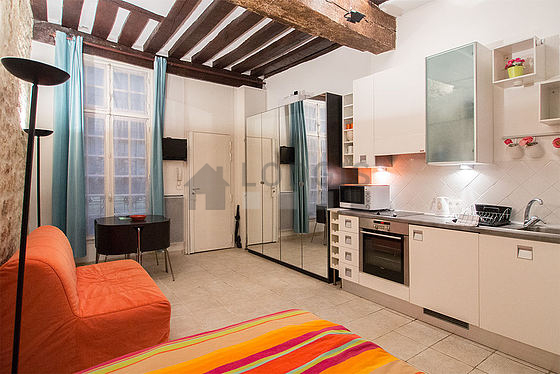 Beautiful, very quiet sitting room of an apartment in Paris