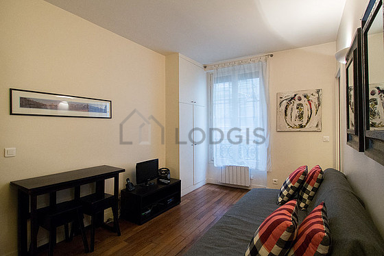 Very quiet living room furnished with 1 sofabed(s) of 140cm, tv, fan, 4 chair(s)