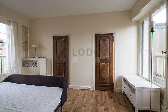 Very bright bedroom equipped with wardrobe, cupboard