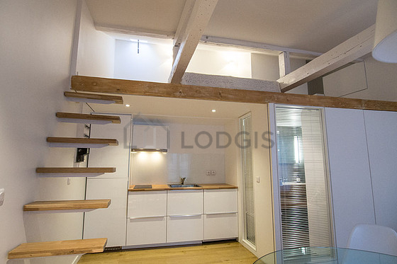 Mezzanine of 11m² with a high ceiling and with wooden floor