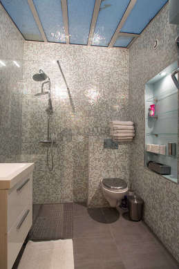 Beautiful bathroom with tilefloor