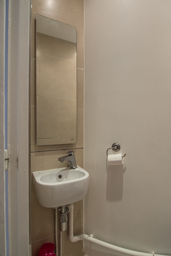Toilettes indépendantes de la salle d'eau