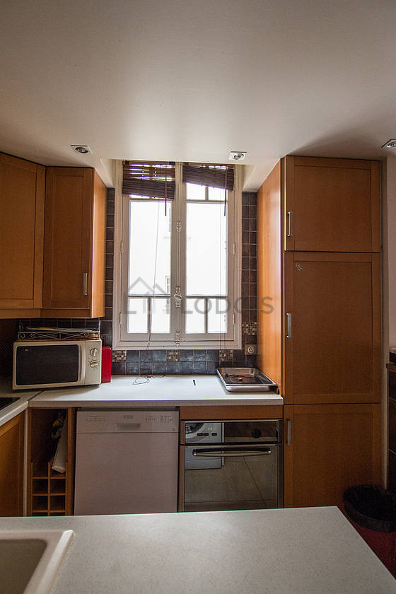 Cuisine dînatoire pour 2 personne(s) équipée de lave linge, sèche linge, réfrigerateur, vaisselle
