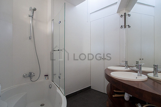 Beautiful bathroom with windows and with tile floor