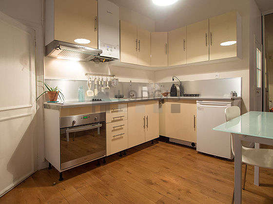 Beautiful kitchen of 12m² with woodenfloor