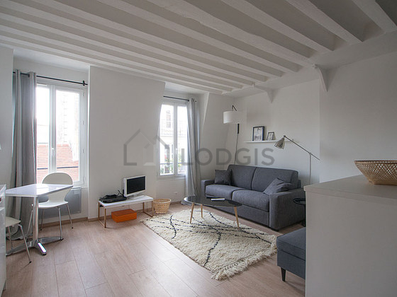 Séjour calme équipé de 1 canapé(s) lit(s) de 160cm, télé, armoire, commode