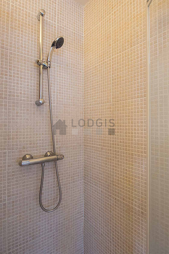 Bathroom equipped with bath towels