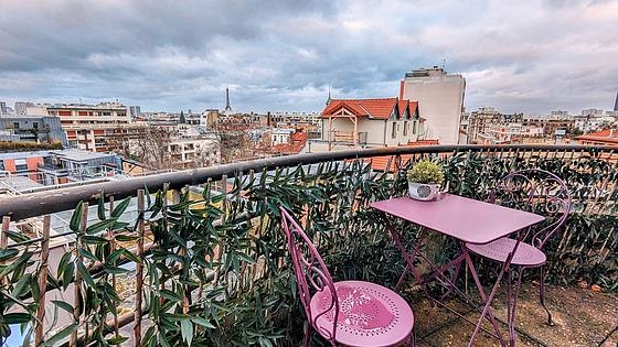 Salon de 16m² avec du carrelage au sol