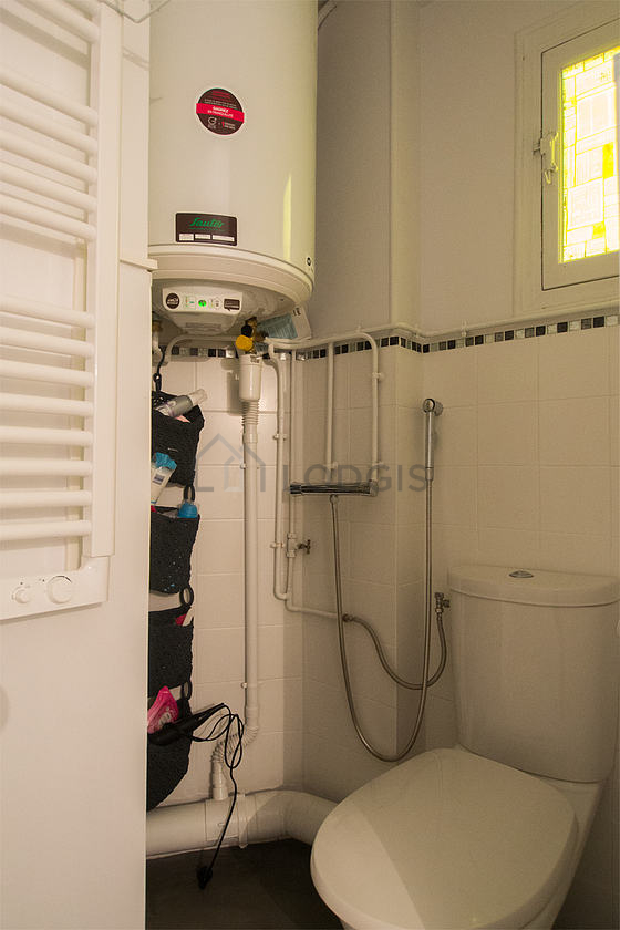 Beautiful bathroom with windows and with concrete floor