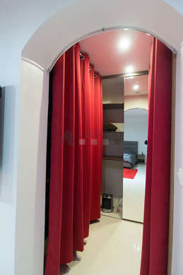 Great dressing-room serviced with : wardrobe, shelves