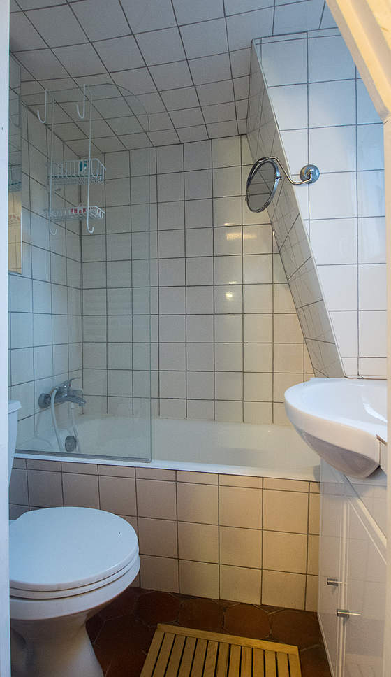 Bright bathroom with double-glazed windows and its floor tiles floor