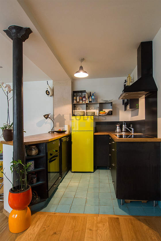 Cuisine dînatoire pour 2 personne(s) équipée de lave vaisselle, plaques de cuisson, réfrigerateur, hotte