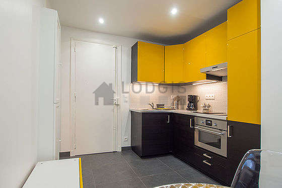 Kitchen where you can have dinner for 4 person(s) equipped with hob, refrigerator, freezer, extractor hood