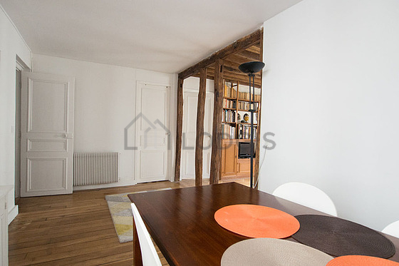 Dining room with windows facing the courtyard