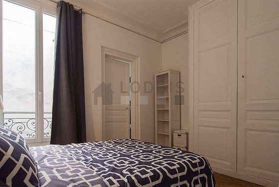 Chambre équipée de penderie, placard