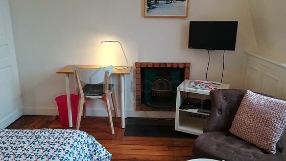 Bright living room furnished with 1 chair(s)