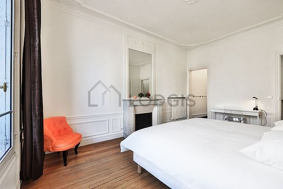 Quiet bedroom for 2 persons equipped with 1 bed(s) of 160cm