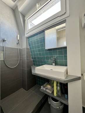 Pleasant and very bright bathroom with double-glazed windows and with tile floor