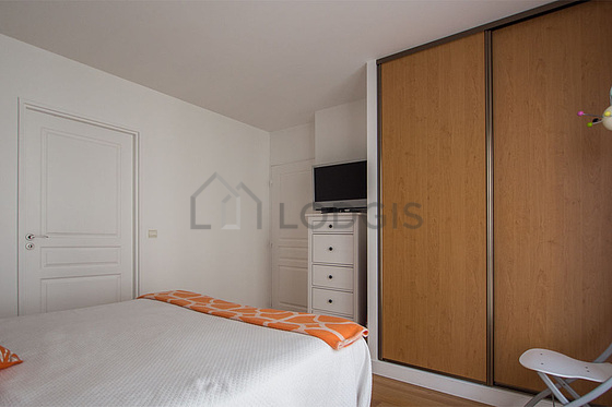 Quiet bedroom for 2 persons equipped with 1 bed(s) of 160cm