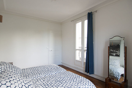 Quiet bedroom for 2 persons equipped with 2 bed(s) of 80cm