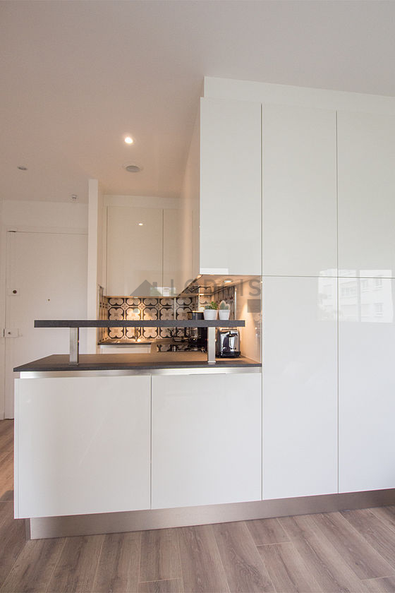 Great kitchen of 1m² with tile floor