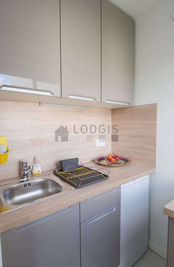 Kitchen equipped with hob, refrigerator, freezer, crockery