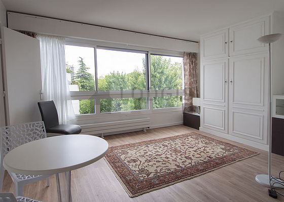 Very quiet living room furnished with 1 bed(s) of 140cm, tv, cupboard, 3 chair(s)