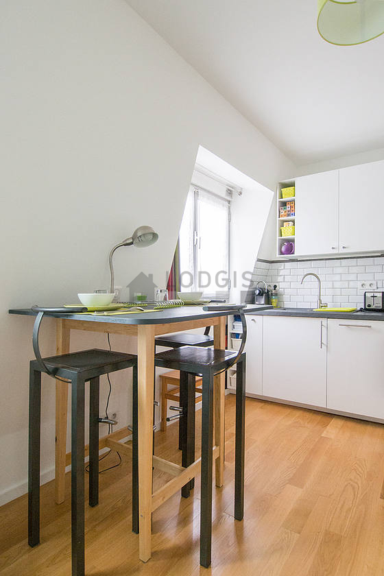 Cuisine dînatoire pour 4 personne(s) équipée de lave vaisselle, plaques de cuisson, réfrigerateur, vaisselle