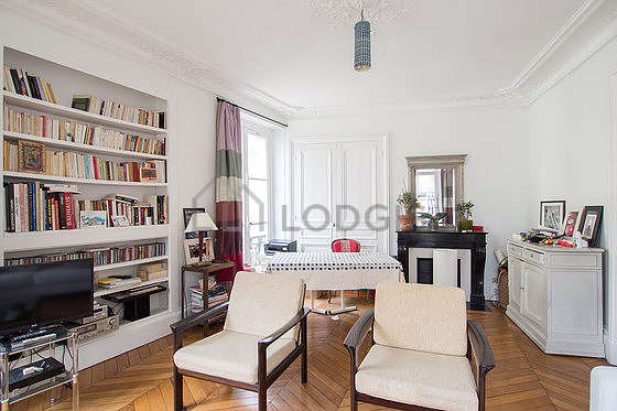Beautiful very bright sitting room of an apartmentin Paris