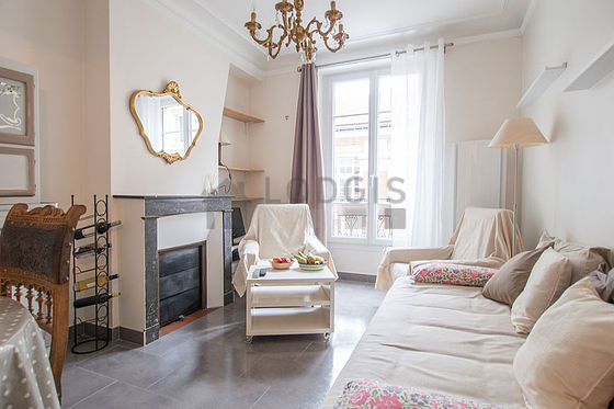 Living room furnished with 1 bed(s) of 90cm, tv, dvd player, 2 armchair(s)