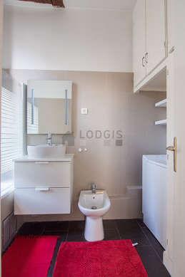 Beautiful and bright bathroom with double-glazed windows and with tilefloor