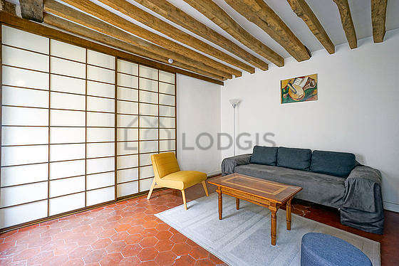 Living room with floor tilesfloor