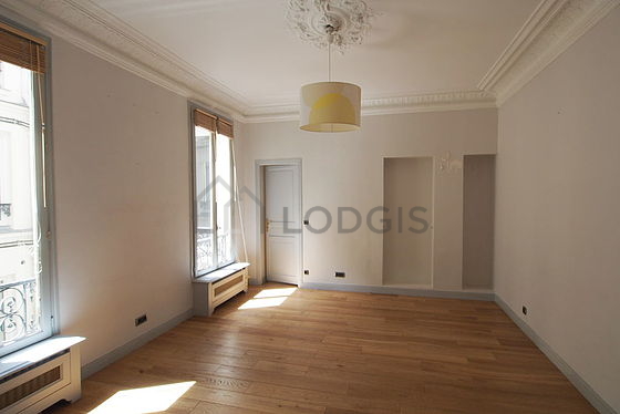Salle à manger de 22m² équipée de air conditionné