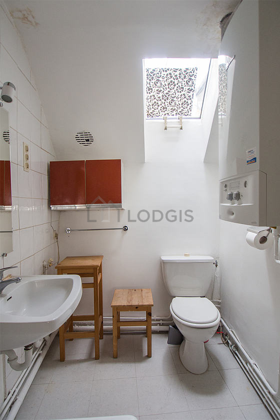 Beautiful bathroom with tile floor